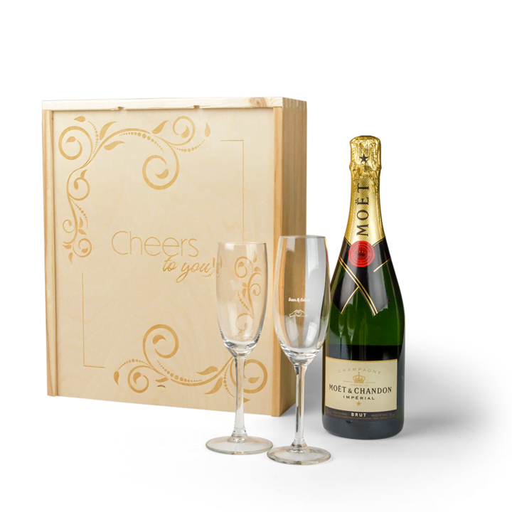 Champagne cadeaupakket met gegraveerde glazen!