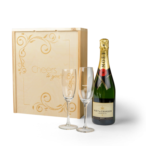 Champagne cadeaupakket met gegraveerde glazen! Champagne cadeaupakket met gegraveerde glazen!